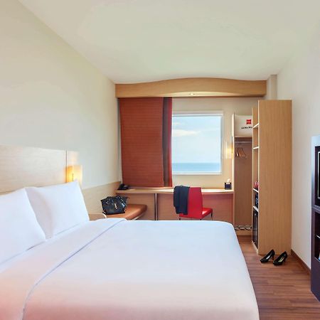 Ibis Manado City Center Boulevard Eksteriør billede
