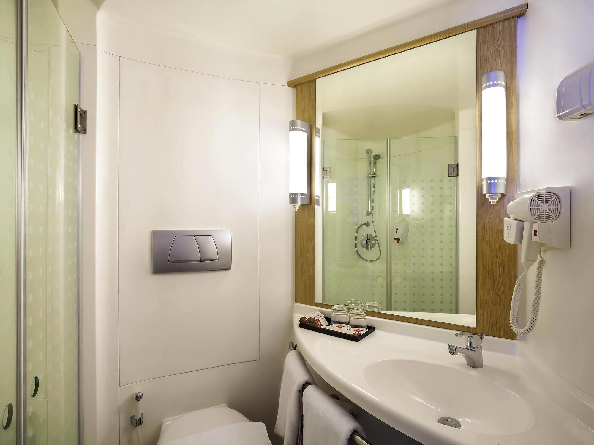 Ibis Manado City Center Boulevard Eksteriør billede